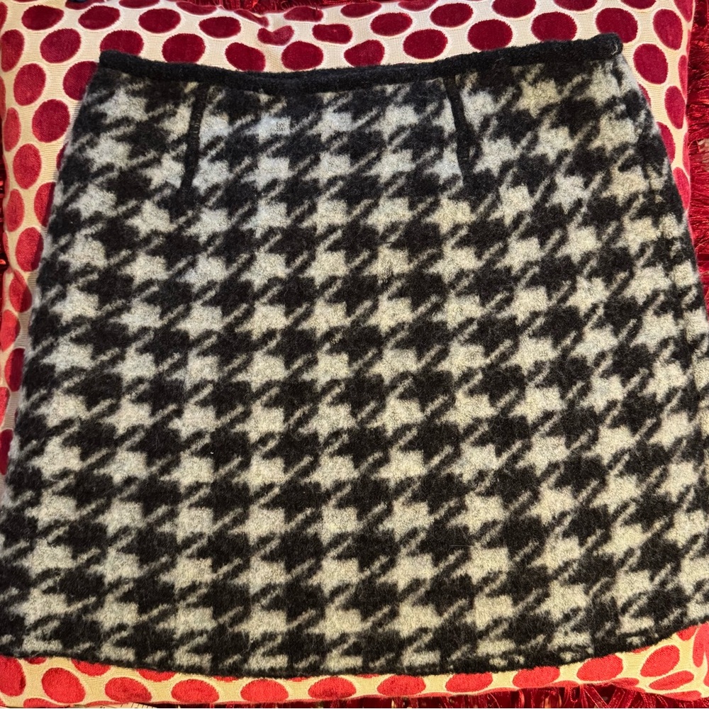 Beautiful 72% merino wool very warm skirt houndstooth pattern stretchy waist